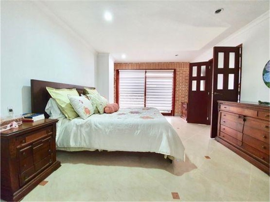 Casa de 5 alcobas en venta en Ub Cortijo De San Jose, Sabaneta, 354 m² · foto 14 de 23