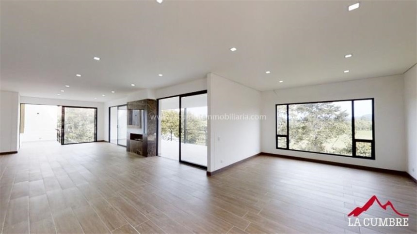 Casa de 3 alcobas en venta en Llano Grande, Rionegro, 420 m² · foto 2 de 18