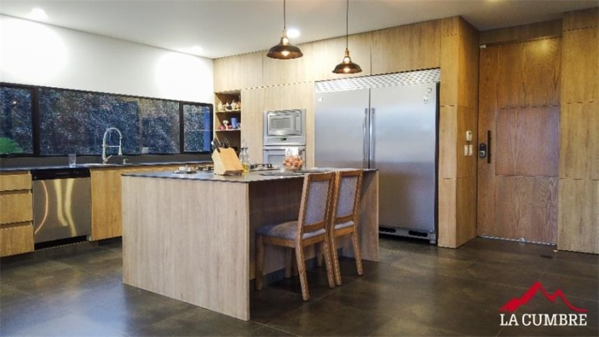 Casa de 6 alcobas en venta en Las Palmas, Envigado, 480 m² · foto 2 de 13