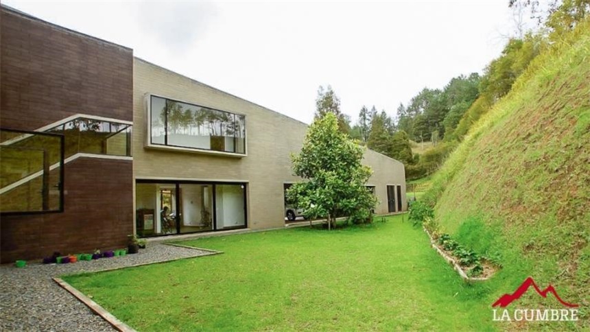 Casa de 4 alcobas en venta en Las Palmas, Envigado, 450 m² · foto 2 de 16