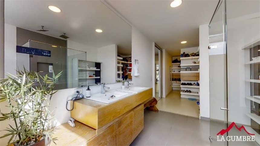 Casa de 3 alcobas en venta en Loma El Atravesado, Medellín, 241 m² · foto 19 de 20