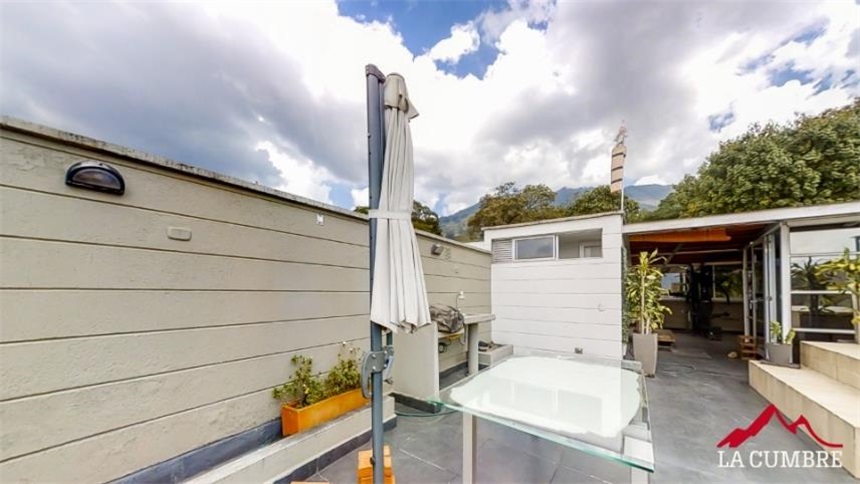 Casa de 3 alcobas en venta en Loma El Atravesado, Medellín, 241 m² · foto 11 de 20
