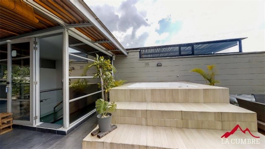 Casa de 3 alcobas en venta en Loma El Atravesado, Medellín, 241 m² · foto 8 de 20