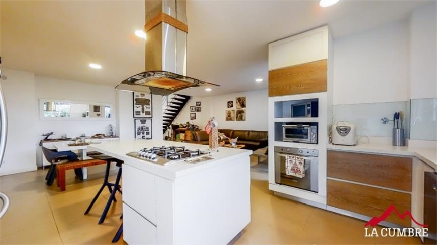 Casa de 3 alcobas en venta en Loma El Atravesado, Medellín, 241 m² · foto 6 de 20
