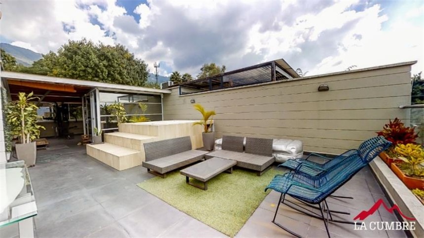 Casa de 3 alcobas en venta en Loma El Atravesado, Medellín, 241 m² · foto 9 de 20