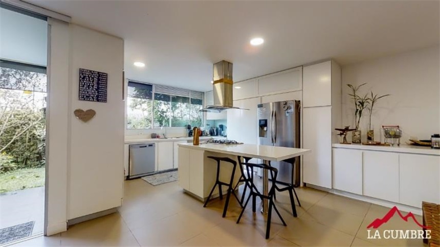 Casa de 3 alcobas en venta en Loma El Atravesado, Medellín, 241 m² · foto 7 de 20