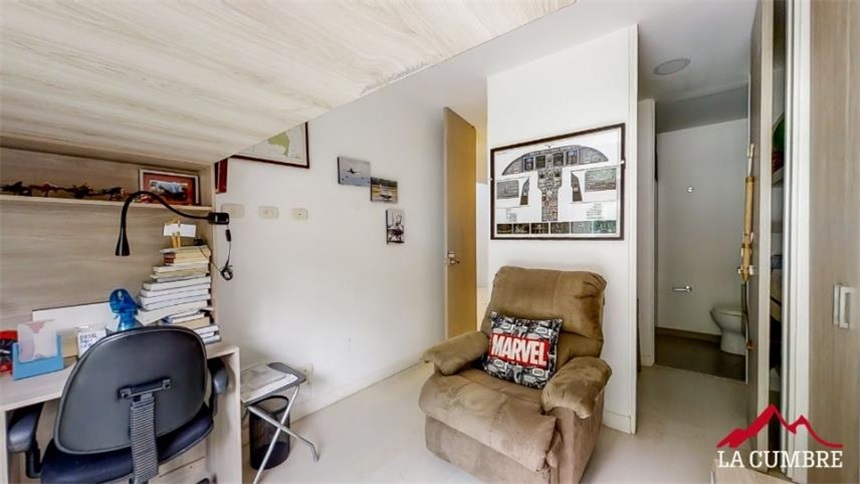 Casa de 3 alcobas en venta en Loma El Atravesado, Medellín, 241 m² · foto 16 de 20