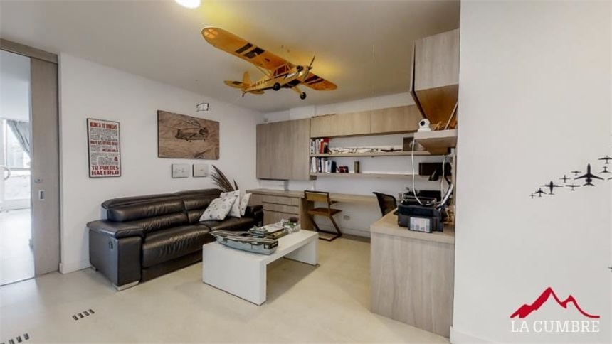 Casa de 3 alcobas en venta en Loma El Atravesado, Medellín, 241 m² · foto 13 de 20