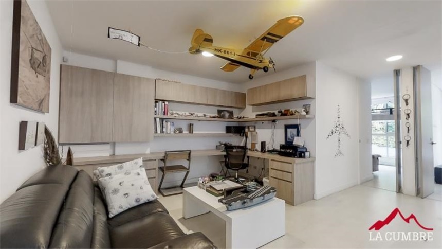 Casa de 3 alcobas en venta en Loma El Atravesado, Medellín, 241 m² · foto 14 de 20