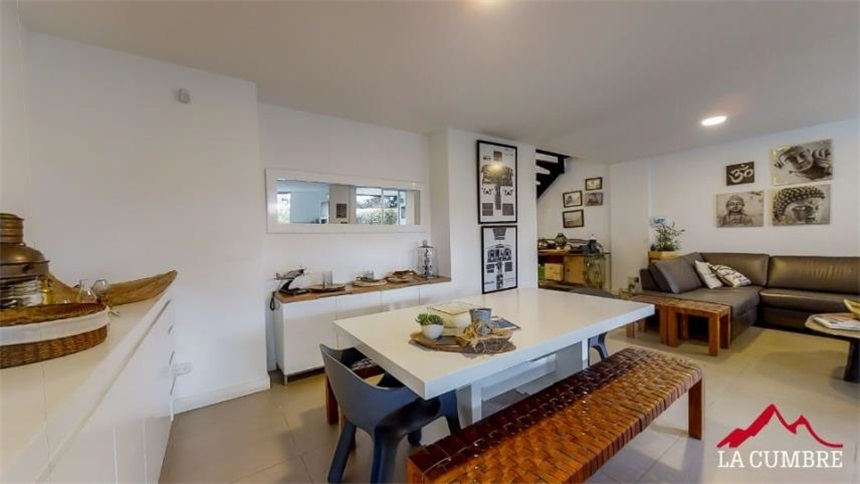 Casa de 3 alcobas en venta en Loma El Atravesado, Medellín, 241 m² · foto 3 de 20