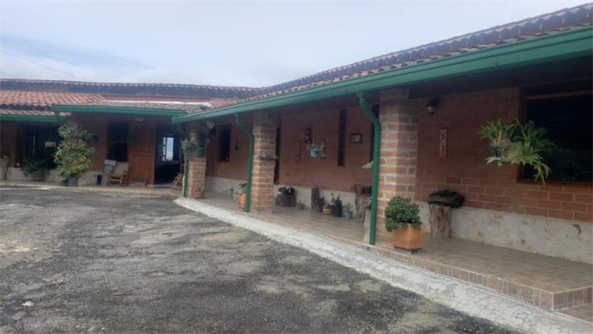 Casa de 4 alcobas en venta en La Playita, La Estrella, 311 m² · foto 12 de 24