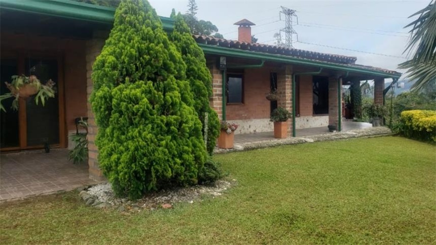 Casa de 4 alcobas en venta en La Playita, La Estrella, 311 m² · foto 20 de 24