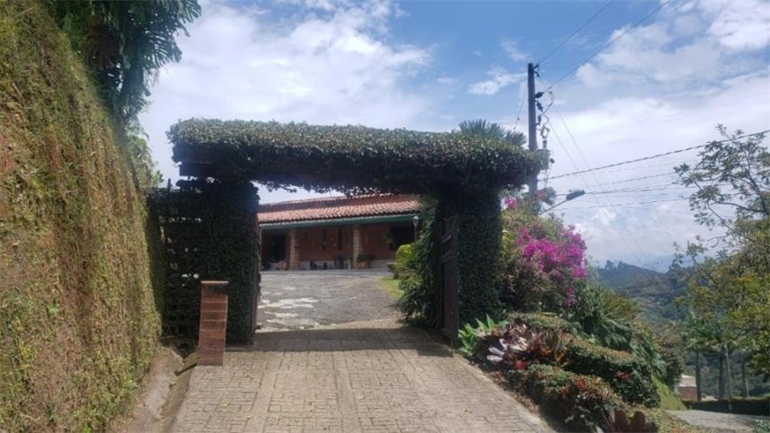 Casa de 4 alcobas en venta en La Playita, La Estrella, 311 m² · foto 5 de 24