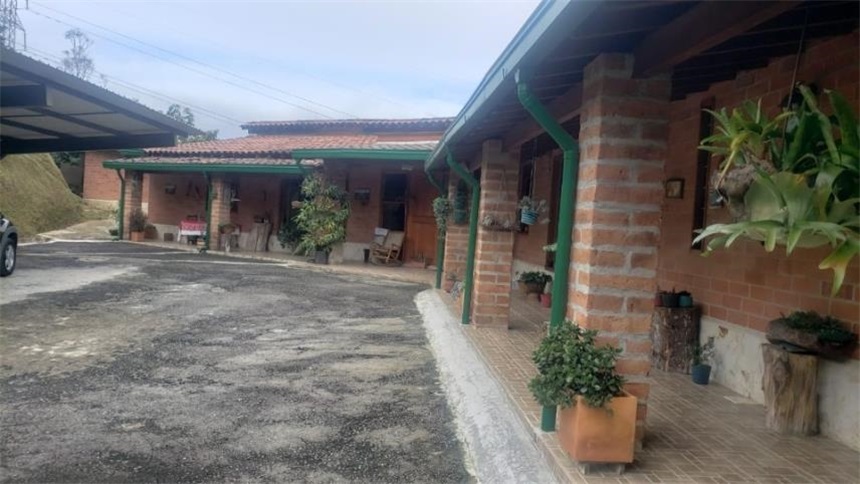 Casa de 4 alcobas en venta en La Playita, La Estrella, 311 m² · foto 13 de 24