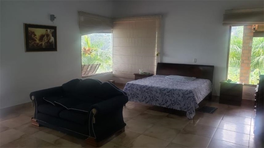 Casa de 4 alcobas en venta en La Playita, La Estrella, 311 m² · foto 14 de 24