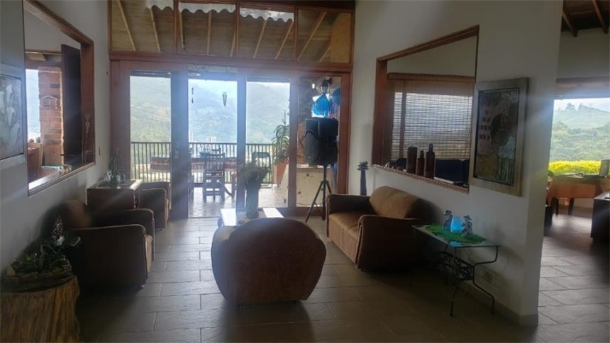 Casa de 4 alcobas en venta en La Playita, La Estrella, 311 m² · foto 9 de 24
