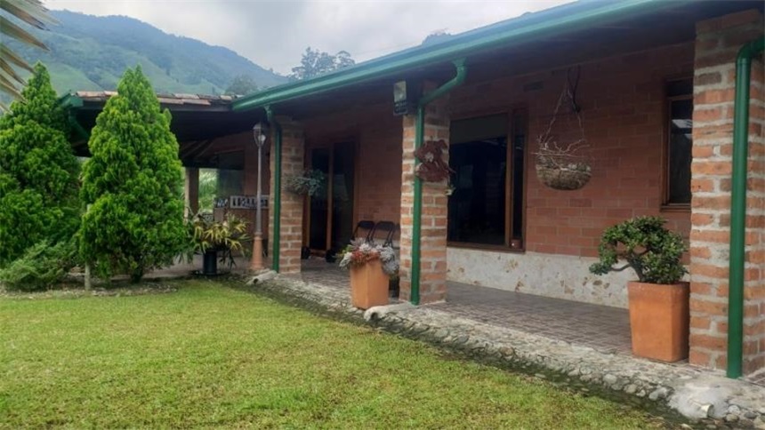 Casa de 4 alcobas en venta en La Playita, La Estrella, 311 m² · foto 19 de 24