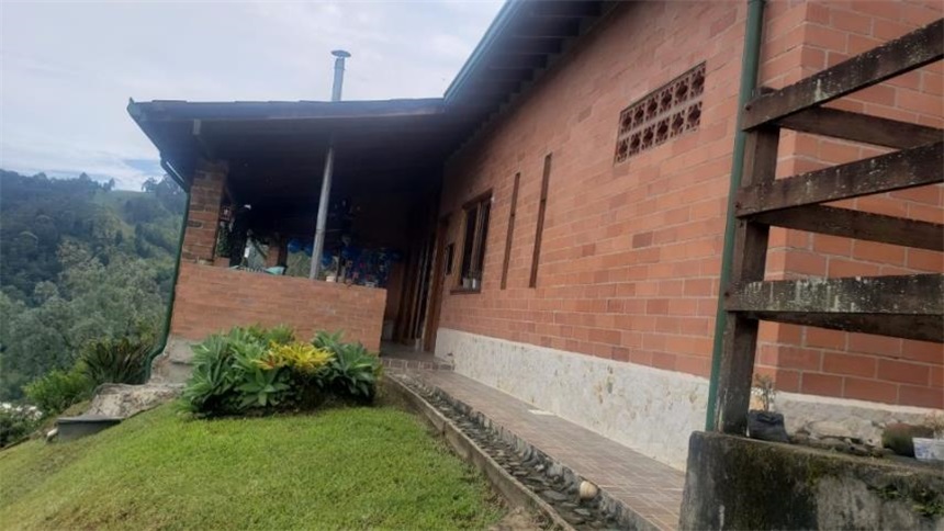 Casa de 4 alcobas en venta en La Playita, La Estrella, 311 m² · foto 21 de 24