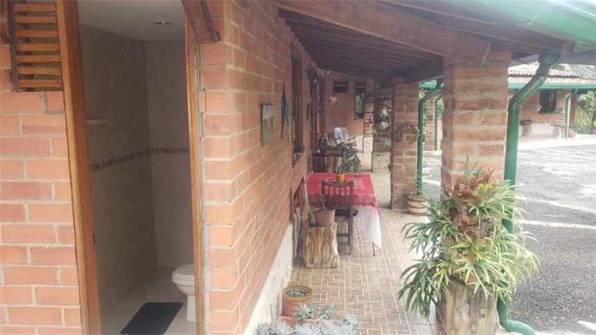 Casa de 4 alcobas en venta en La Playita, La Estrella, 311 m² · foto 4 de 24