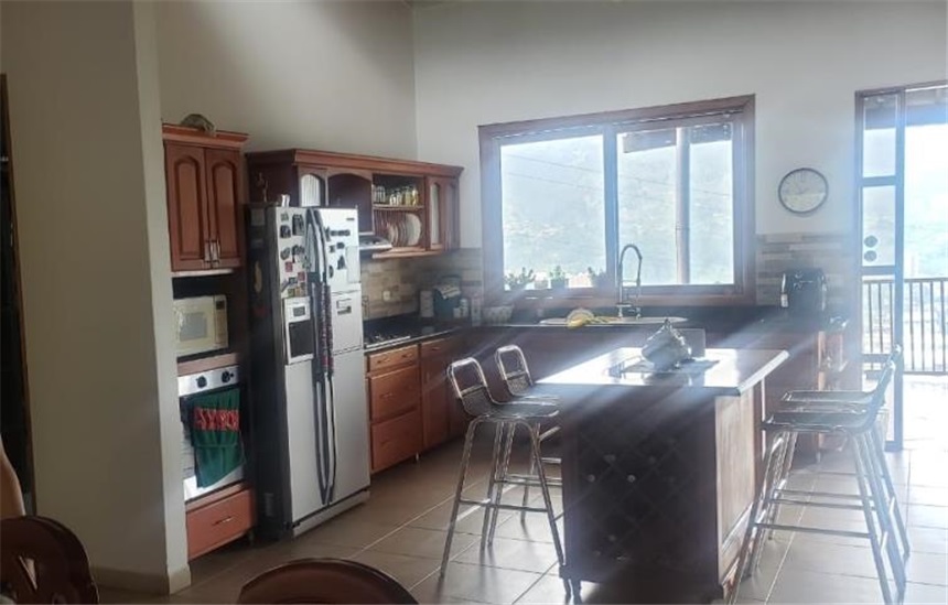 Casa de 4 alcobas en venta en La Playita, La Estrella, 311 m² · foto 8 de 24