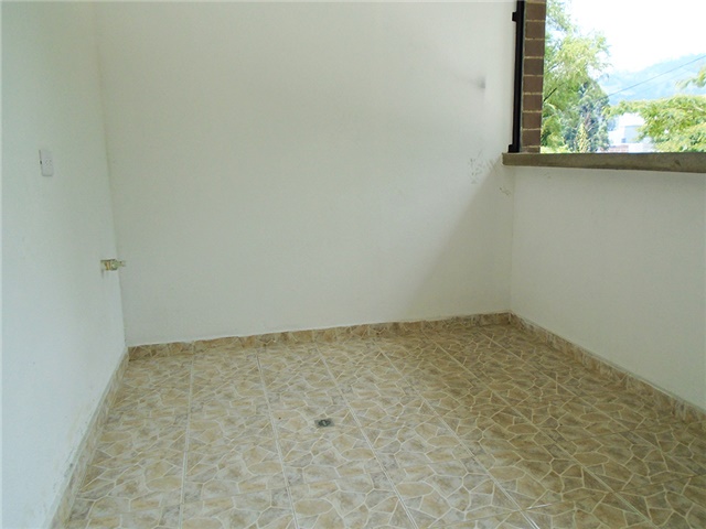 Local en arriendo en Caqueta, La Estrella, 30 m² · foto 2 de 9