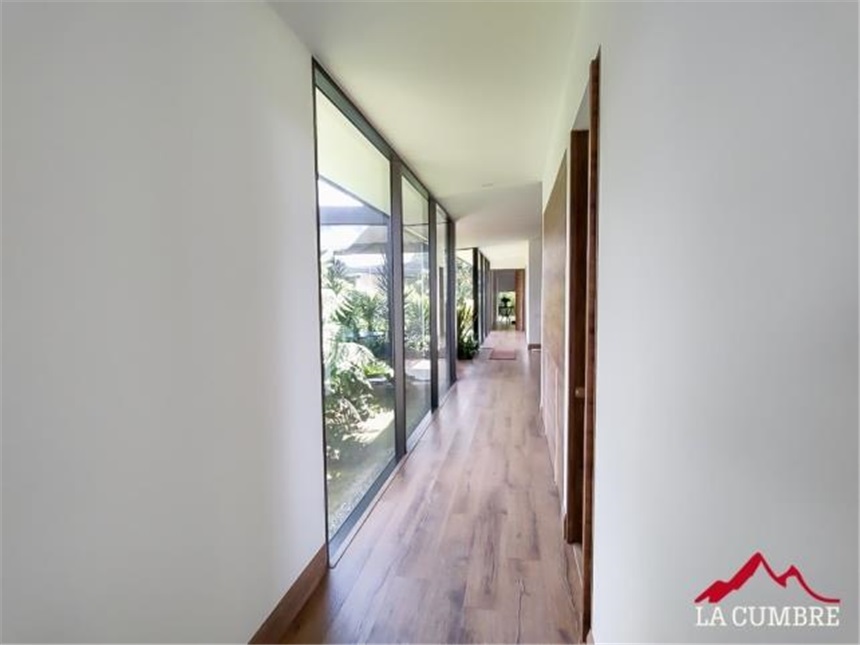Casa de 3 alcobas en venta en Las Palmas, Envigado, 391 m² · foto 7 de 16