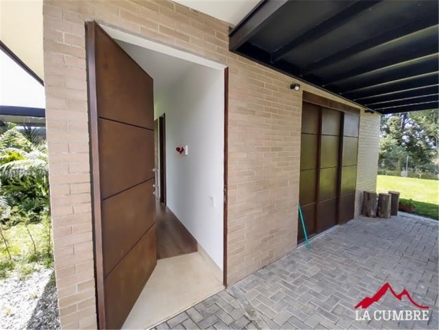Casa de 3 alcobas en venta en Las Palmas, Envigado, 391 m² · foto 3 de 16