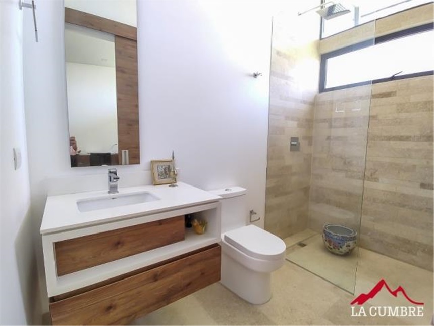 Casa de 3 alcobas en venta en Las Palmas, Envigado, 391 m² · foto 11 de 16
