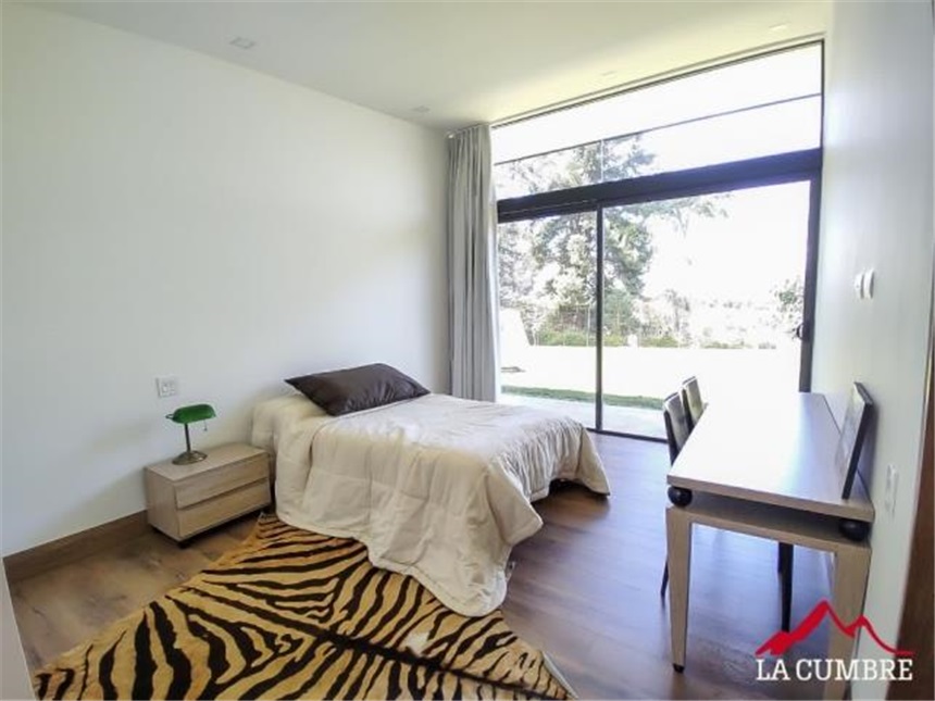 Casa de 3 alcobas en venta en Las Palmas, Envigado, 391 m² · foto 10 de 16