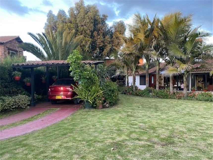 Casa de 5 alcobas en venta en Las Villas De Mosquera, Mosquera, 450 m² · foto 3 de 24