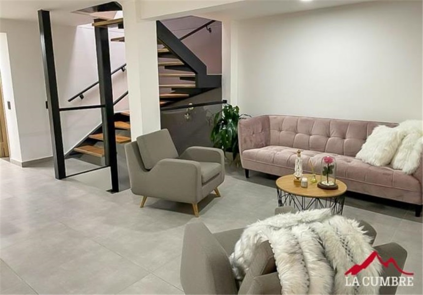 Casa de 3 alcobas en venta en Loma De Las Brujas, Envigado, 201 m² · foto 3 de 18