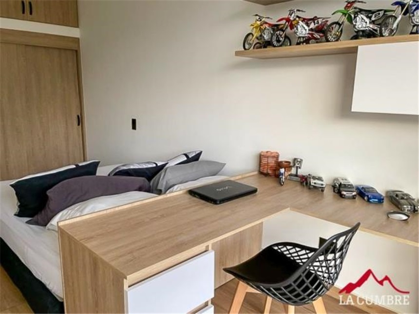 Casa de 3 alcobas en venta en Loma De Las Brujas, Envigado, 201 m² · foto 16 de 18