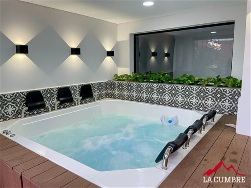 Casa de 3 alcobas en venta en Loma De Las Brujas, Envigado, 201 m² · foto 11 de 18