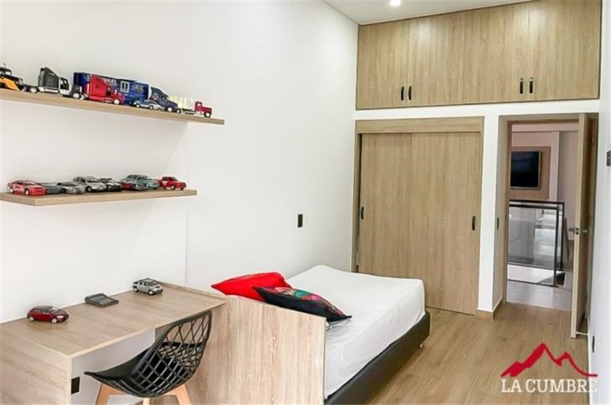 Casa de 3 alcobas en venta en Loma De Las Brujas, Envigado, 201 m² · foto 17 de 18