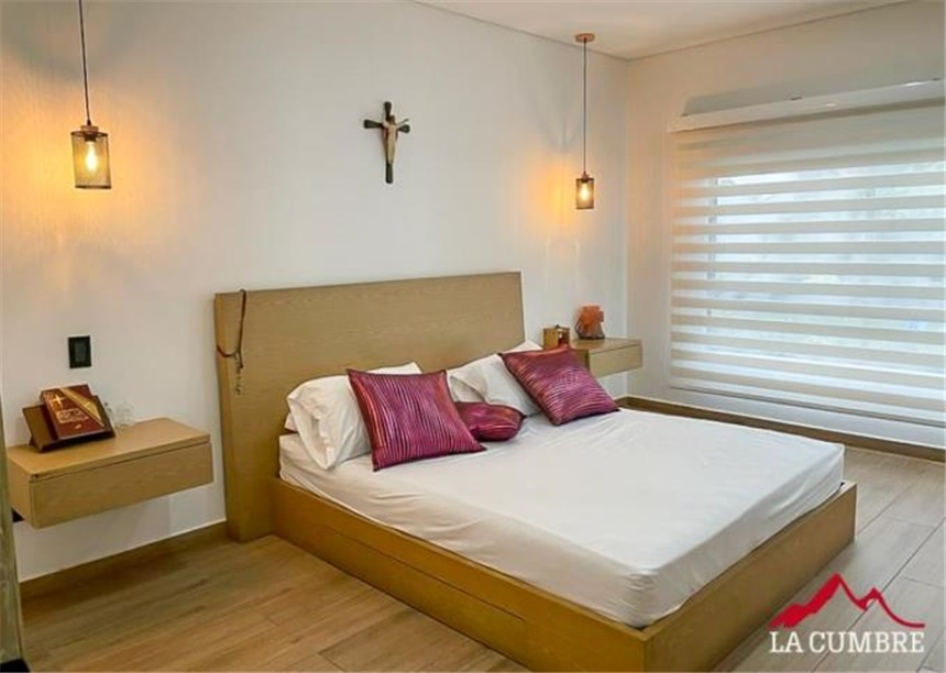 Casa de 3 alcobas en venta en Loma De Las Brujas, Envigado, 201 m² · foto 15 de 18