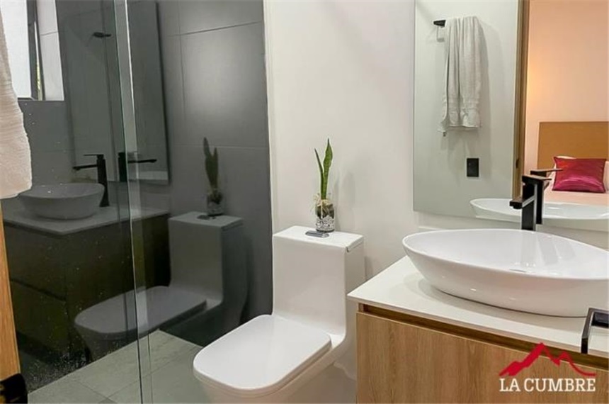 Casa de 3 alcobas en venta en Loma De Las Brujas, Envigado, 201 m² · foto 18 de 18
