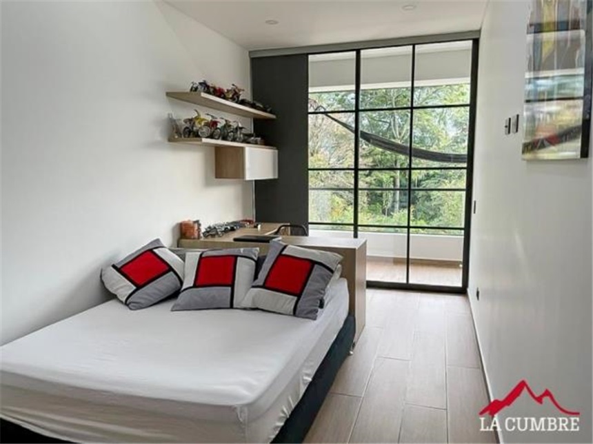 Casa de 3 alcobas en venta en Loma De Las Brujas, Envigado, 201 m² · foto 14 de 18