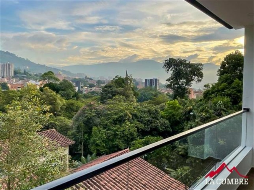 Casa de 3 alcobas en venta en Loma De Las Brujas, Envigado, 201 m² · foto 9 de 18