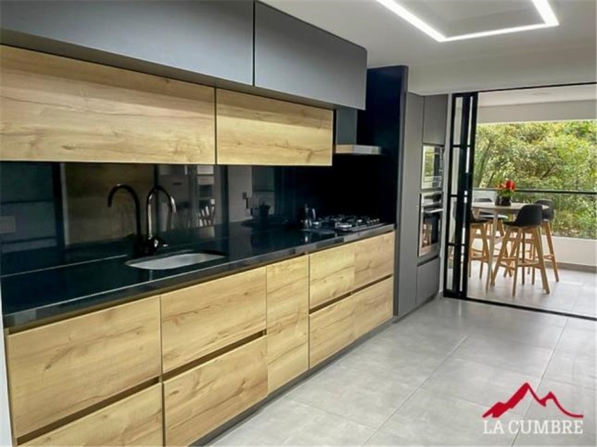 Casa de 3 alcobas en venta en Loma De Las Brujas, Envigado, 201 m² · foto 4 de 18
