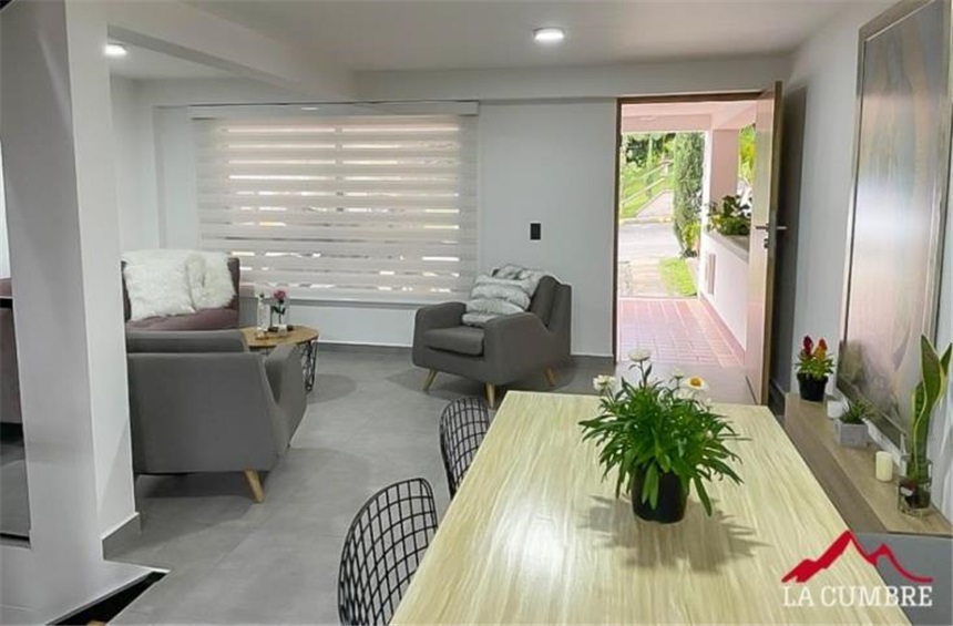 Casa de 3 alcobas en venta en Loma De Las Brujas, Envigado, 201 m² · foto 2 de 18