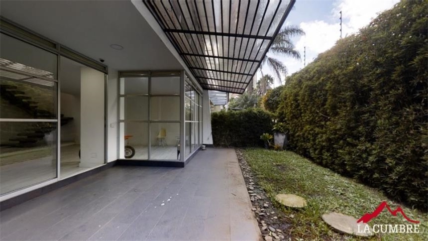 Casa de 3 alcobas en venta en El Tesoro, Medellín, 250 m² · foto 3 de 14