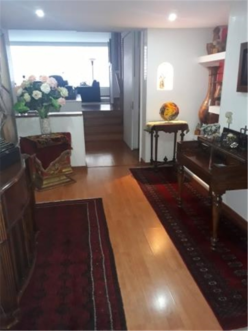 Casa de 4 alcobas en venta en Santa Barbara, Bogotá, 345 m² · foto 1 de 20