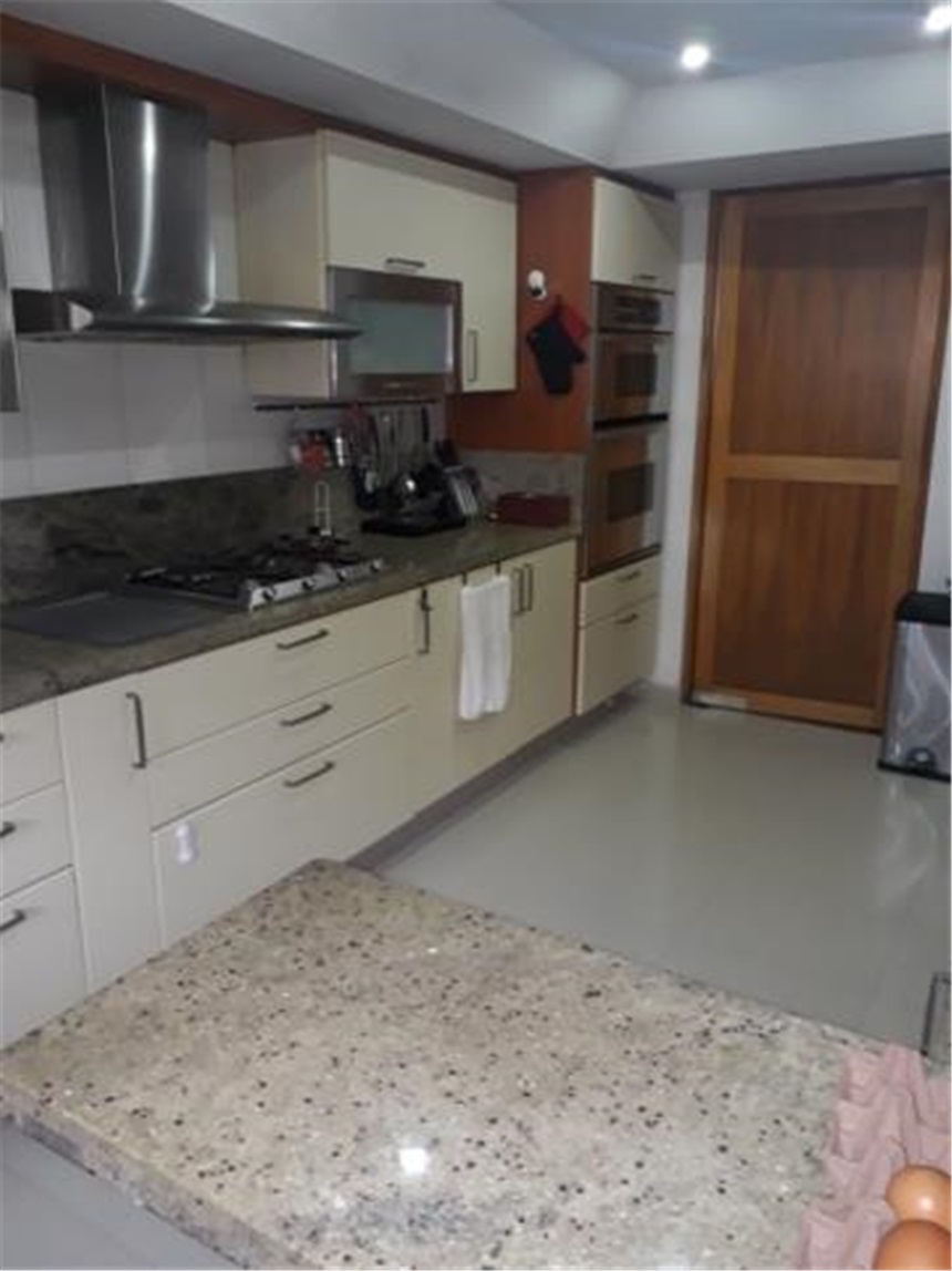 Casa de 4 alcobas en venta en Santa Barbara, Bogotá, 345 m² · foto 16 de 20
