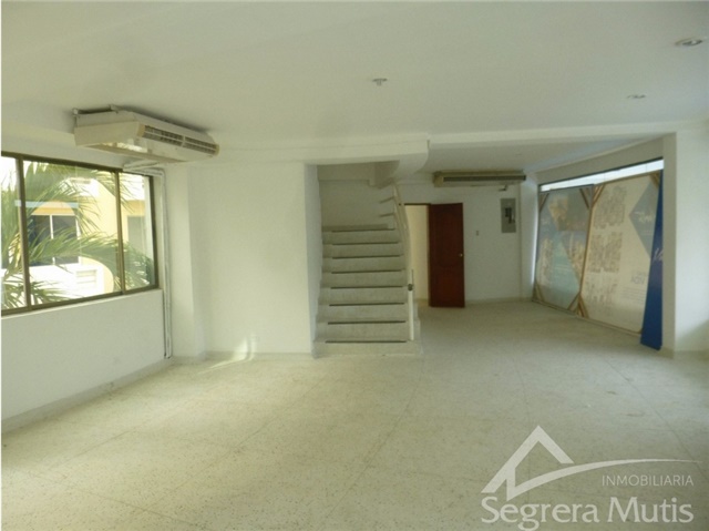 Local en Arriendo - Más