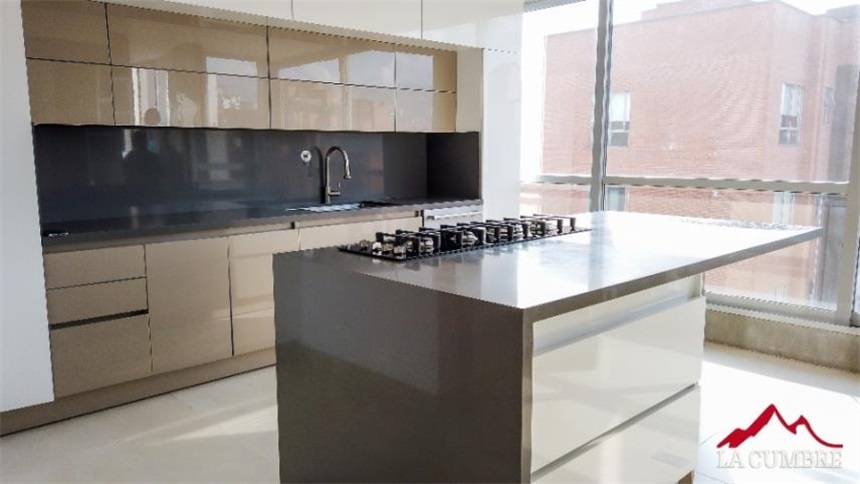 Apartamento de 3 alcobas en arriendo en Lalinde, Medellín, 228 m² · foto 6 de 17
