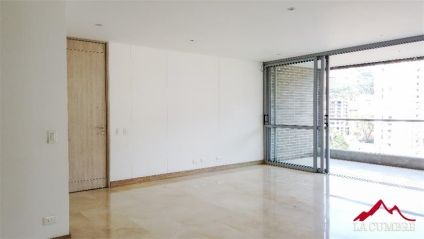 Apartamento de 3 alcobas en arriendo en Lalinde, Medellín, 228 m² · foto 4 de 17