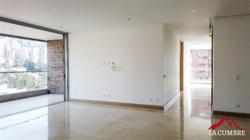 Apartamento de 3 alcobas en arriendo en Lalinde, Medellín, 228 m² · foto 10 de 17