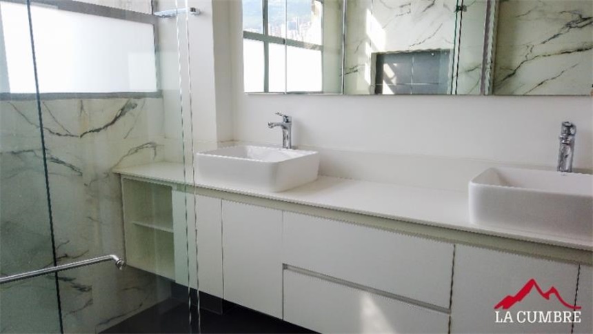 Apartamento de 3 alcobas en arriendo en Lalinde, Medellín, 228 m² · foto 17 de 17