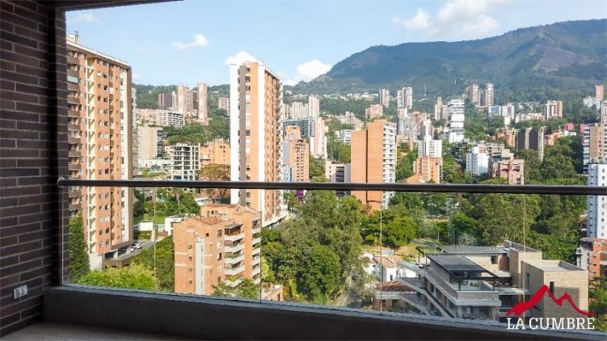 Apartamento de 3 alcobas en arriendo en Lalinde, Medellín, 228 m² · foto 3 de 17