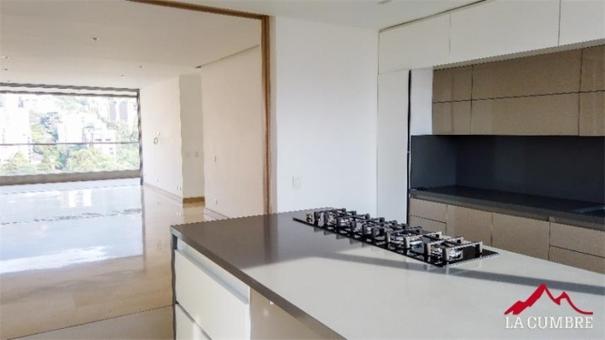 Apartamento de 3 alcobas en arriendo en Lalinde, Medellín, 228 m² · foto 9 de 17
